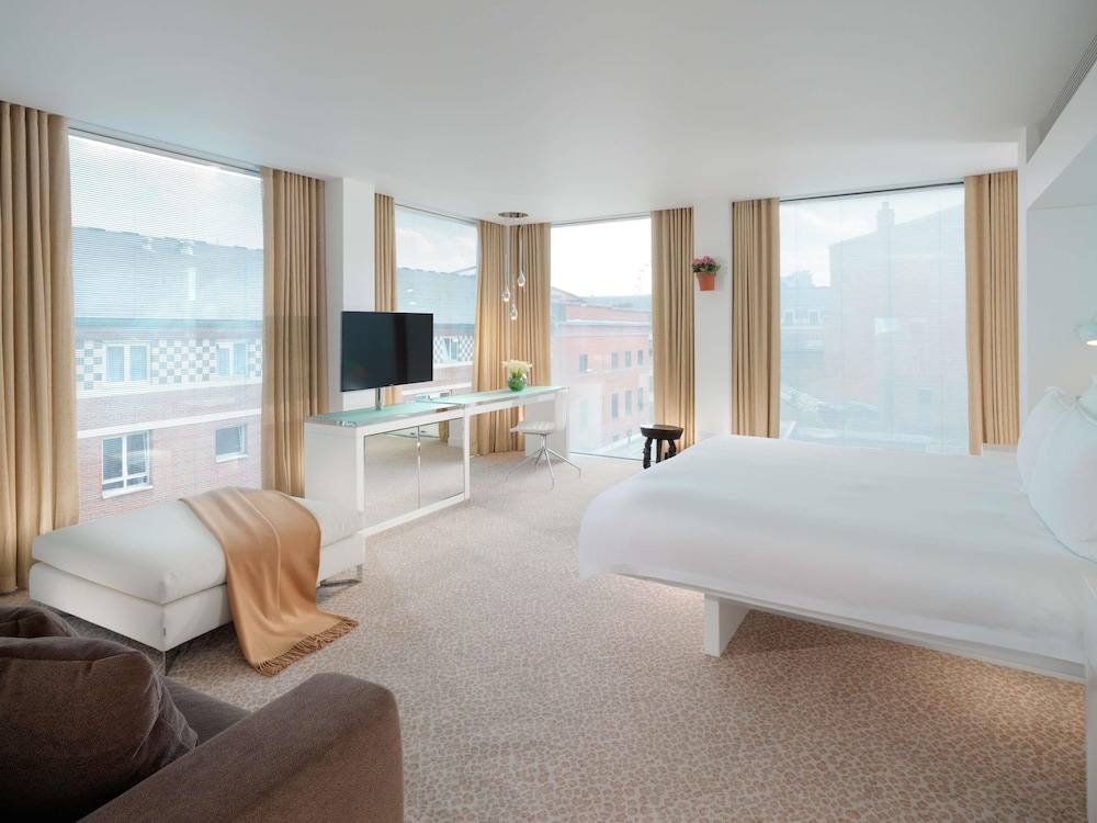 LOFT, JUNIOR SUITE, KING BED
