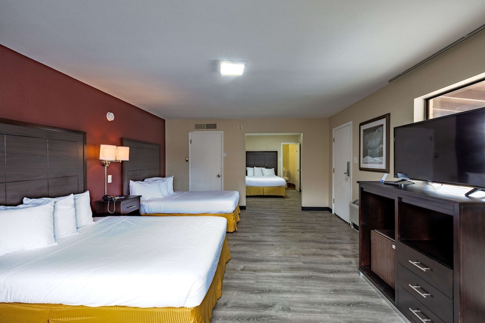 Super 8 By Wyndham Williams West Route 66 Grand Canyon Area Ex Rodeway Inn 7/54