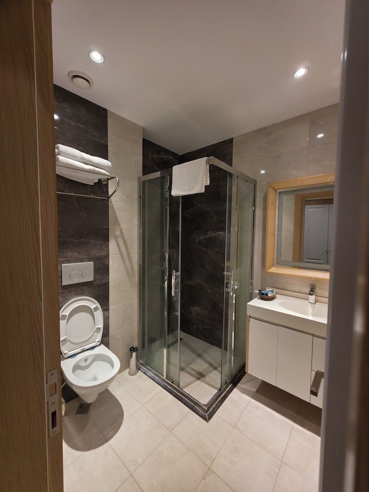 Regal Inn Hotel 50/50