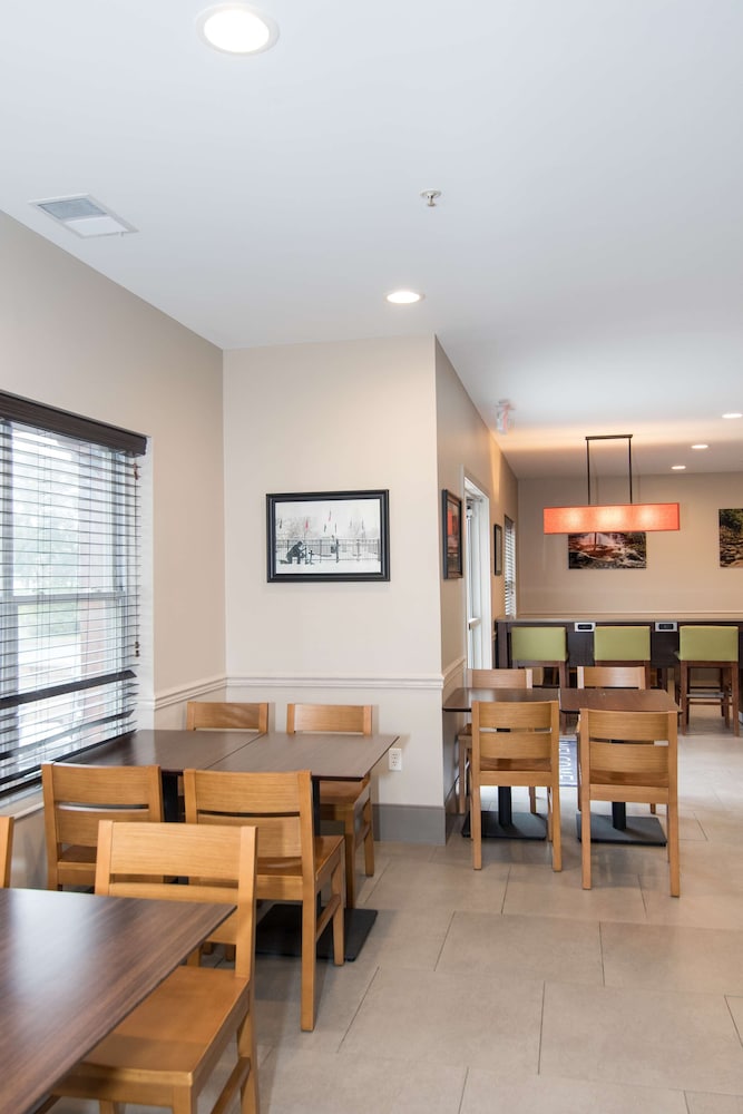 Country Inn Suites By Radisson Lehighton Jim Thorpe Pa 31/34