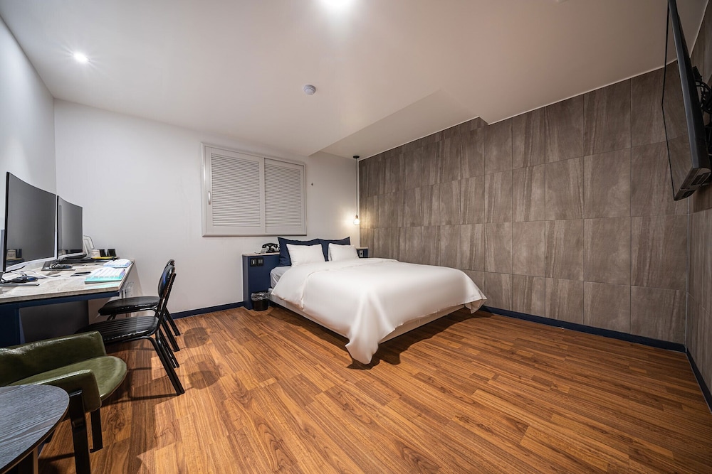 Stay Month Hotel 12/35