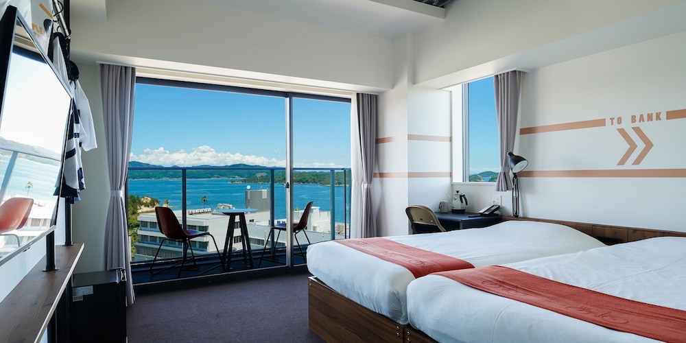 Superior, Twin Beds, Ocean View, Balcony