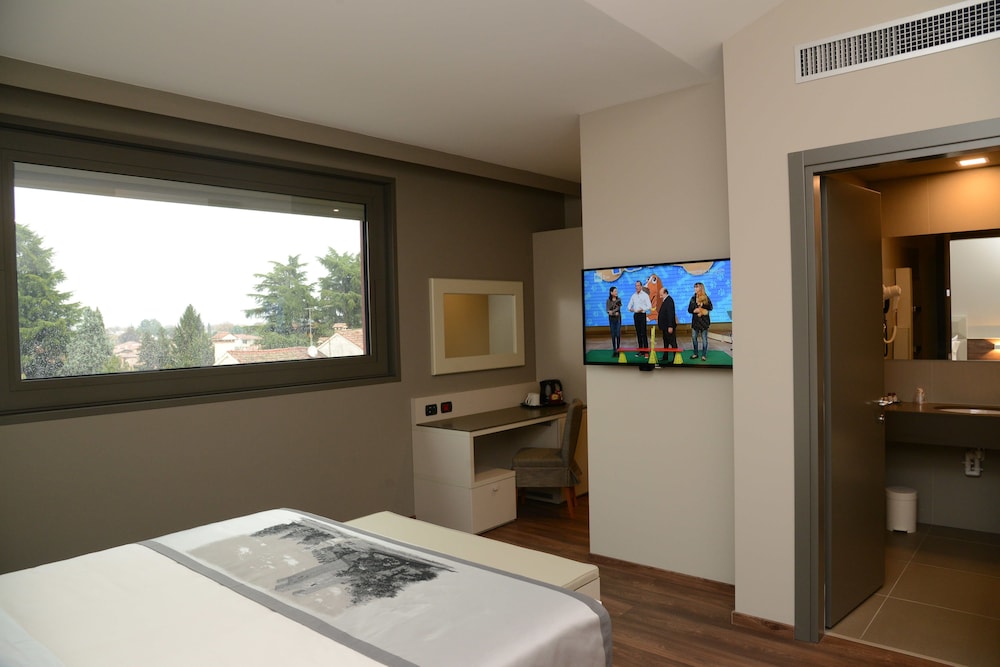 جناح جونيور بسرير كينج وسرير فردي، Albergo Roma, Bw Signature Collection 3/3