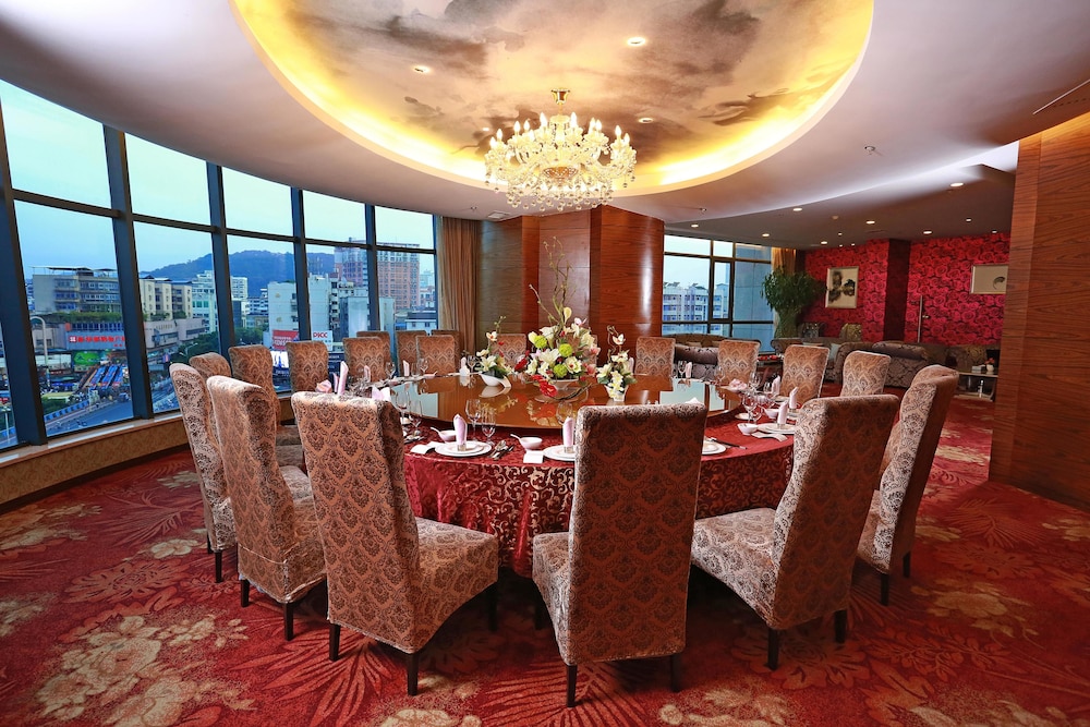 Ramada by Wyndham Longyan 42/55
