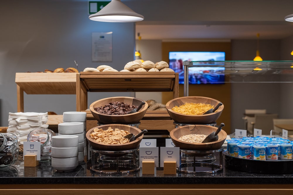 HOLIDAY INN EXPRESS LISBON AIRPORT 64/78