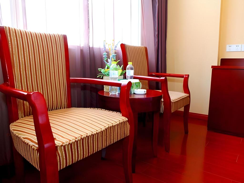 Greentree Inn Zhenjiang Science And Technology University Youth Square Express Hotel 38/41