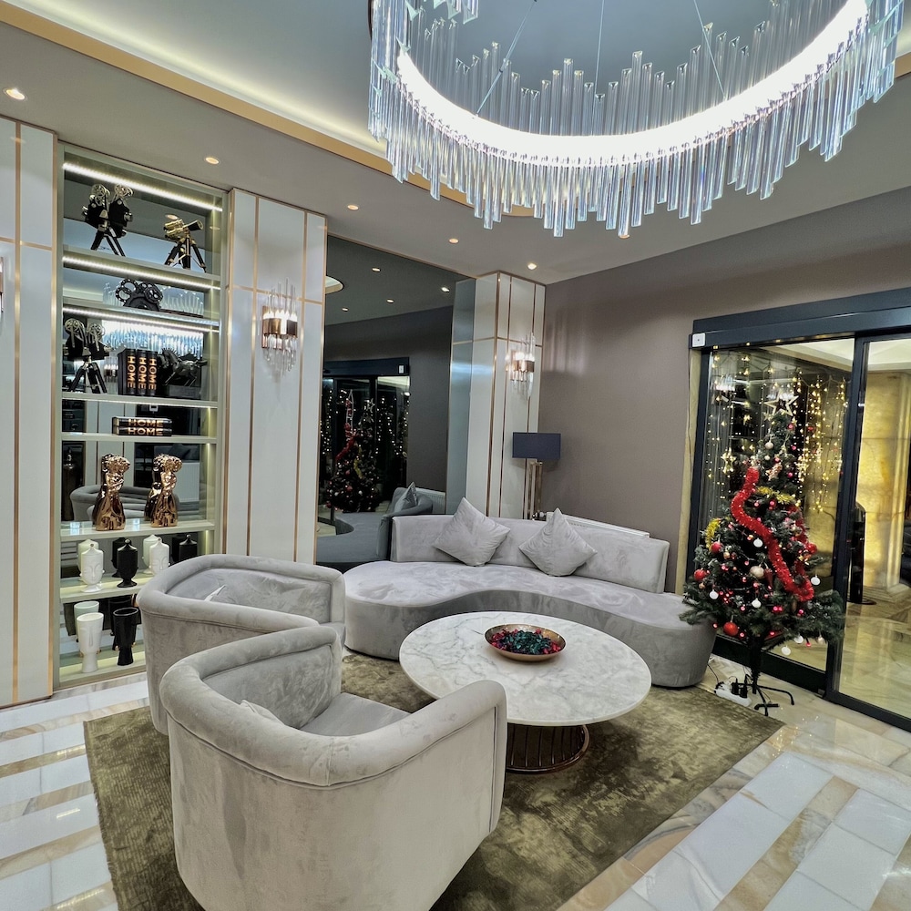 MQ Hotel Suites 42/60