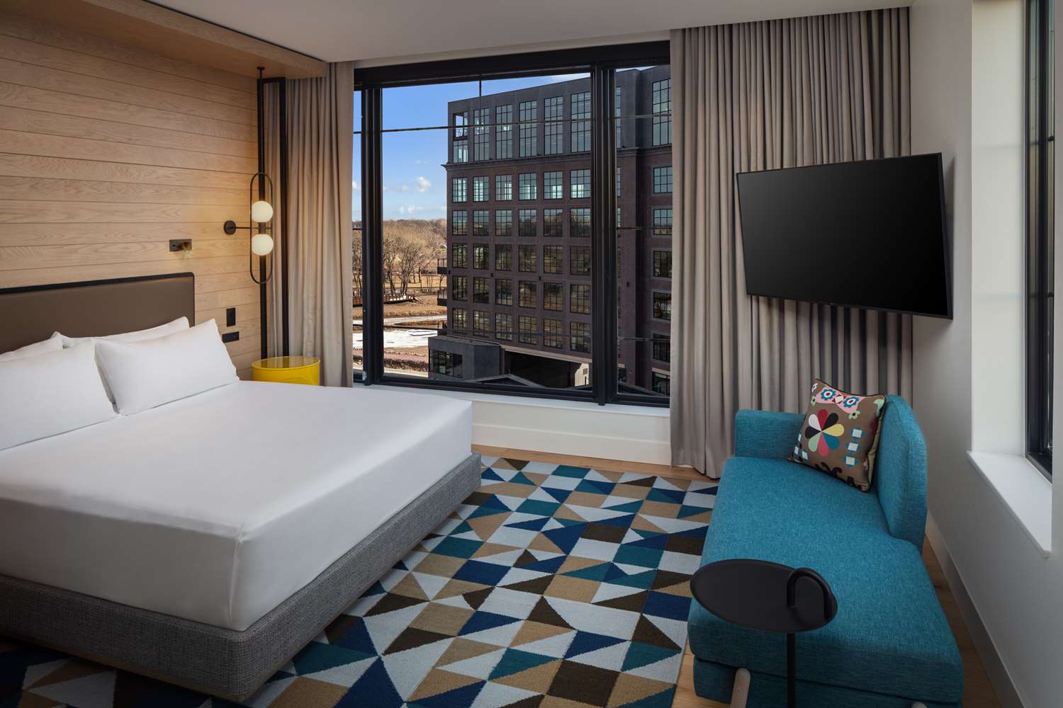 Room, King Bed, District View, Balcony, Corner