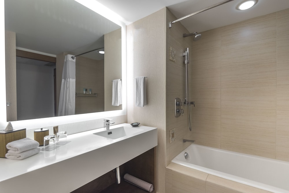 Hyatt Regency Grand Cypress Hotel 50/51