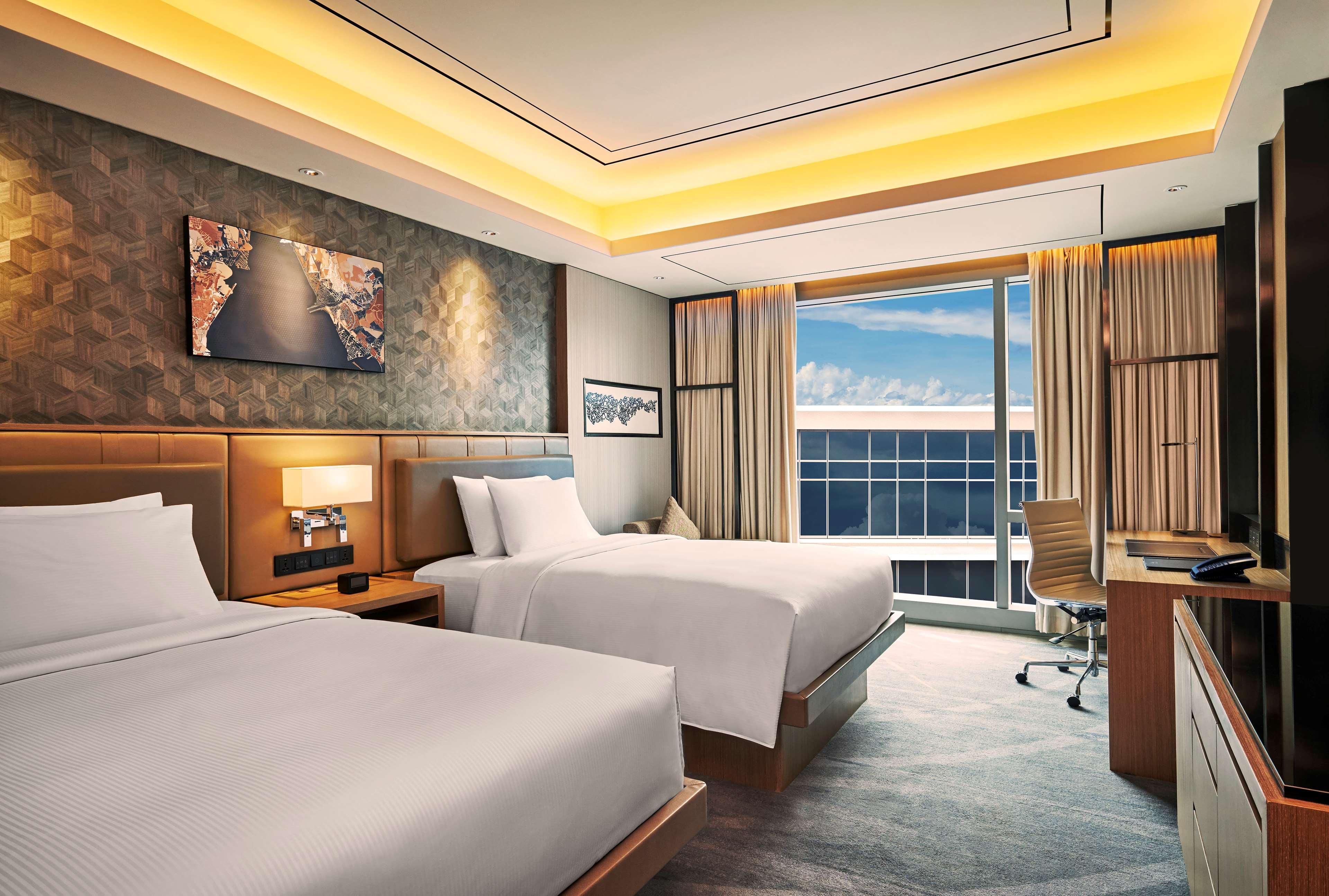 EXECUTIVE, 2 DOUBLE BEDS, POOL VIEW