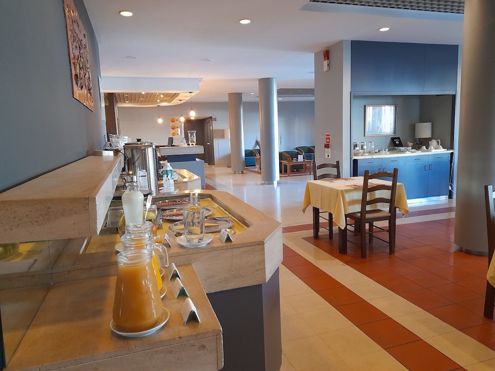 restaurant cafeteria