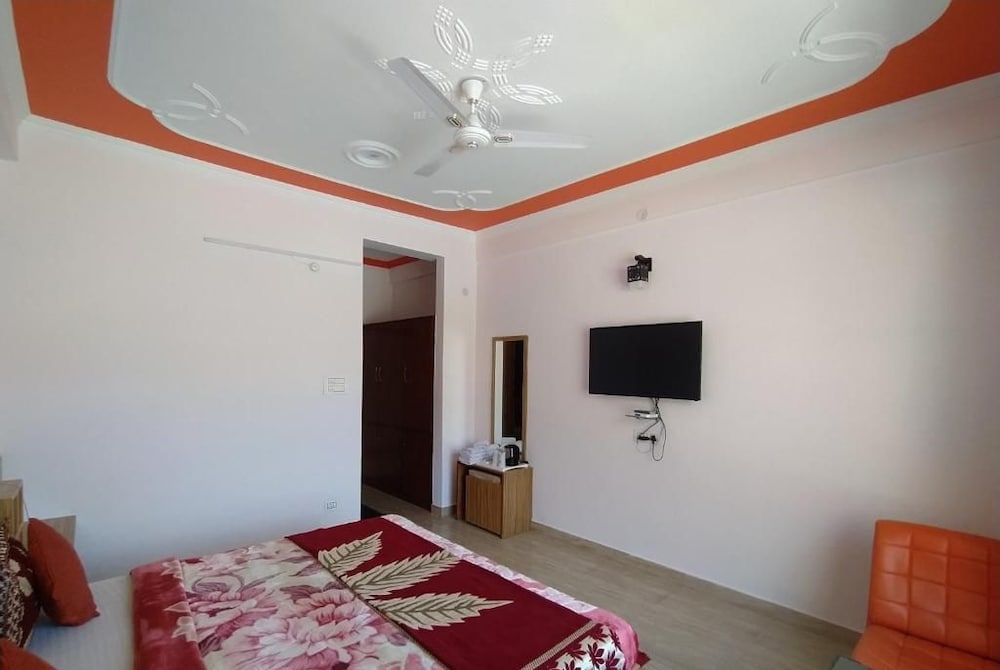 Hotel Sarla Regency 35/47