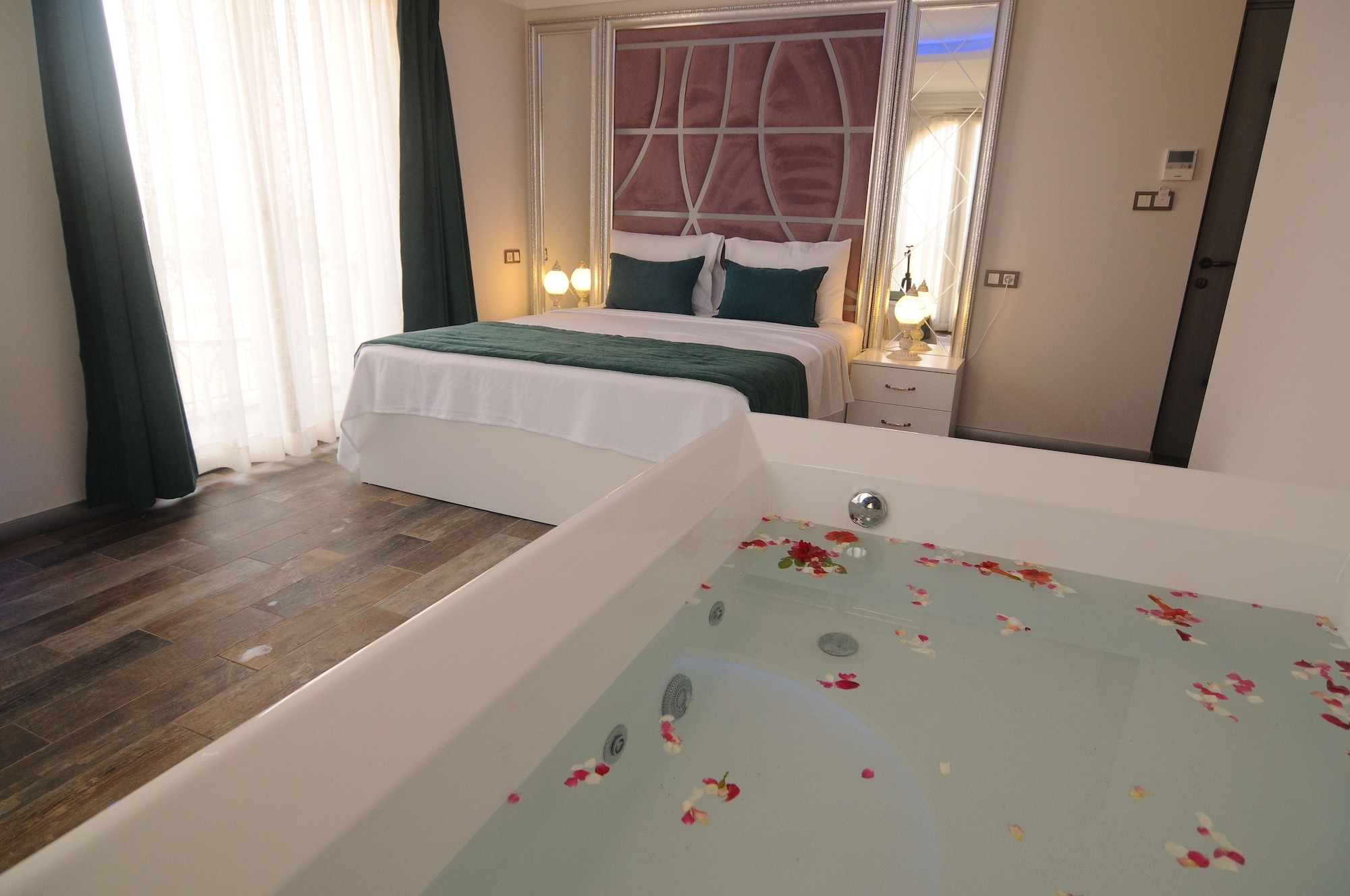 جناح حصري بسرير كوين بإطلالة جزئية على البحر، Cunda Rota Hotel 8/8