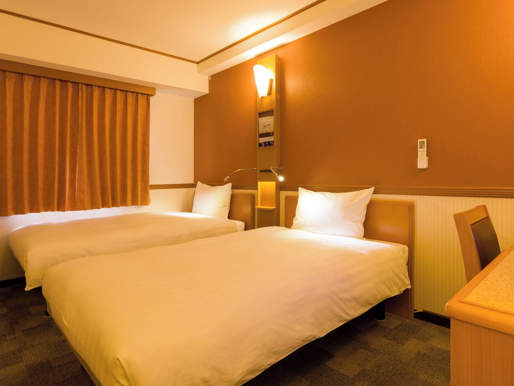 Toyoko Inn Himeji Eki Shinkansen Minami Guchi 20/63