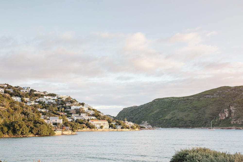 Amanzi Island Boutique Hotel 73/77