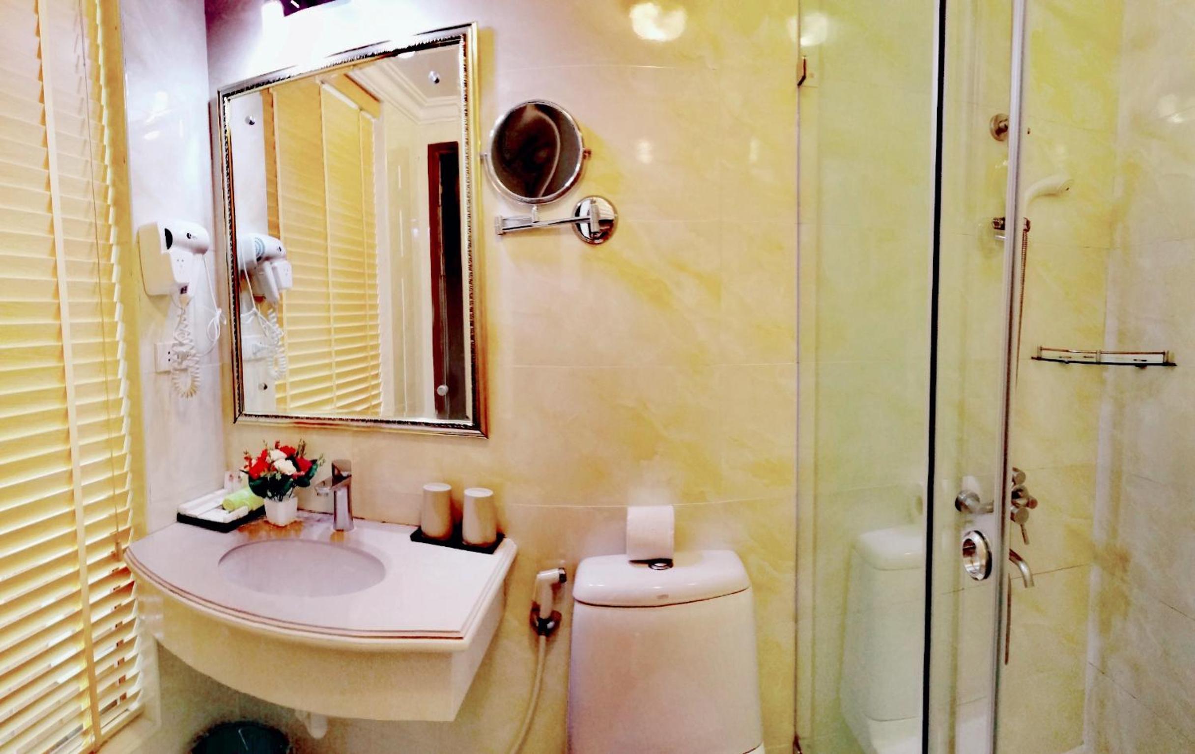 جناح جونيور بشرفة، Phoenix Palace 9/10