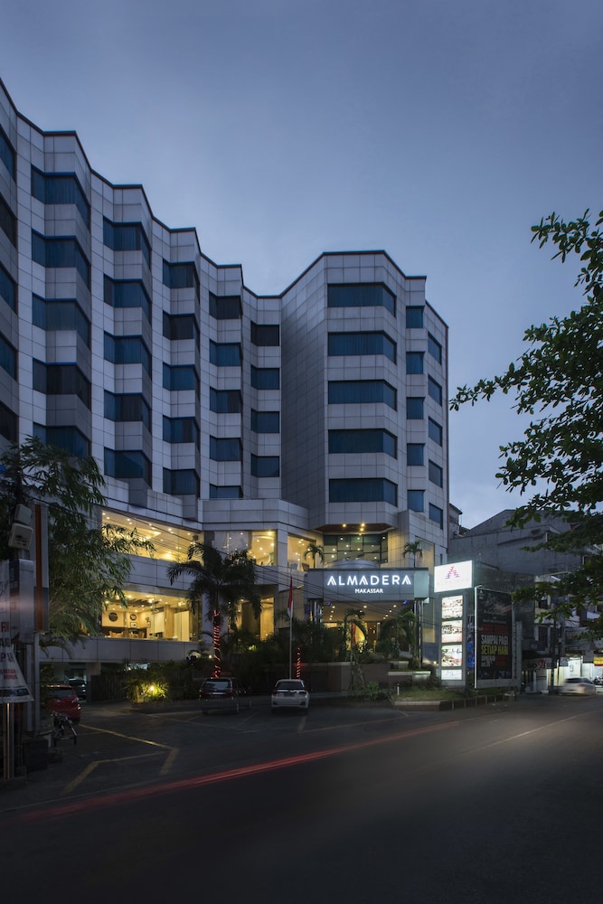 Almadera Hotel D H Quality Plaza Hotel Makassar 1/52