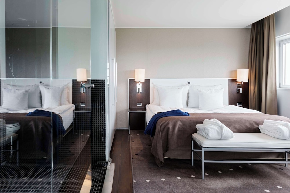 MASTER, SUITE