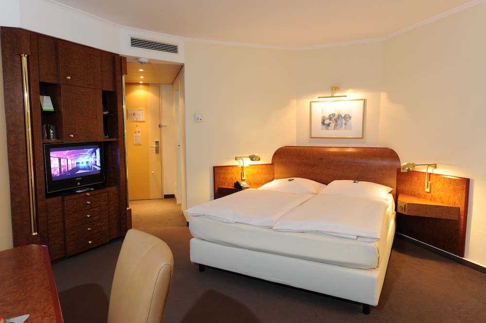 Lindner Hotel Dusseldorf Seestern, Part of Jdv by Hyatt 24/83