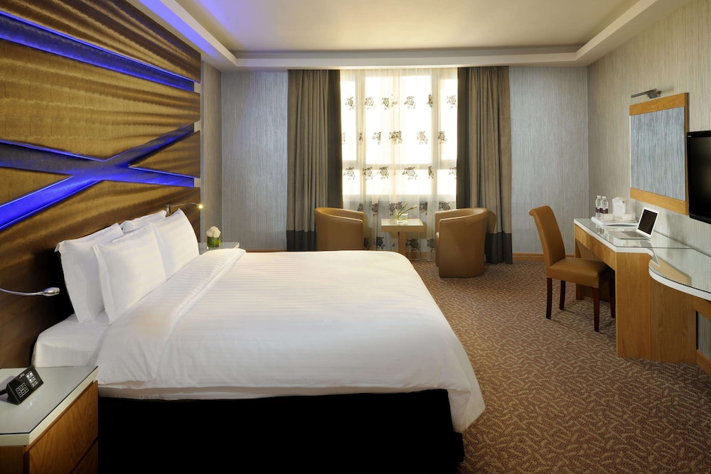 Al Safir Tower 28/72