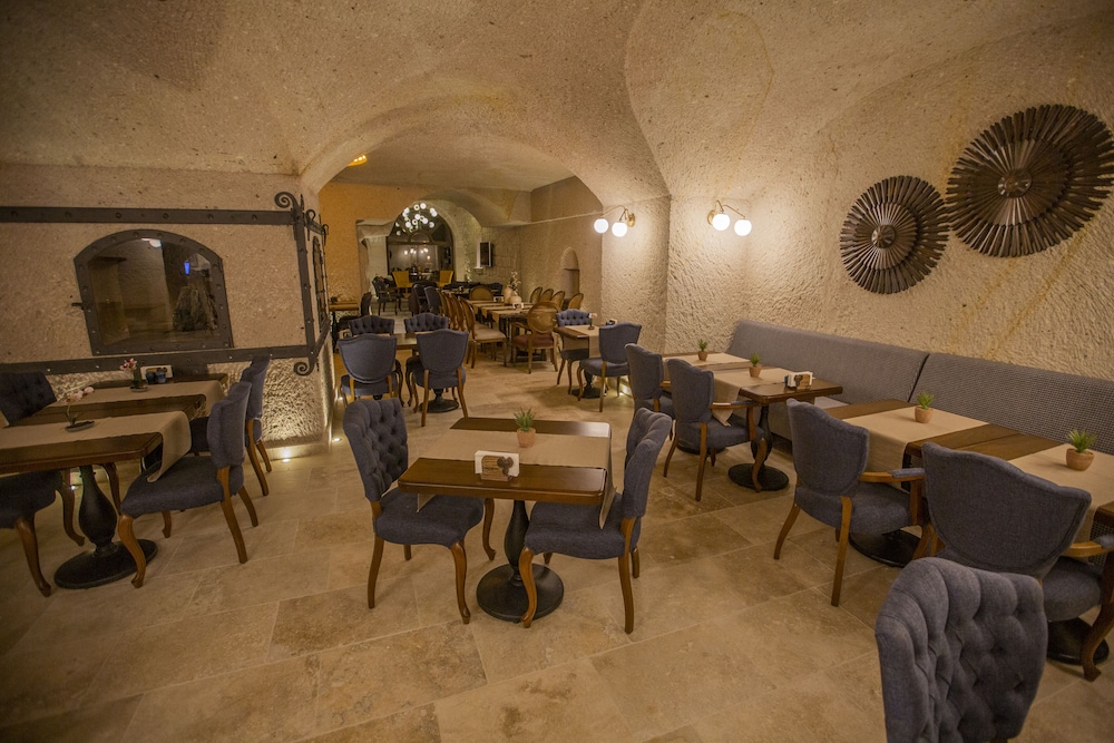 Nino Cave Suites 36/50