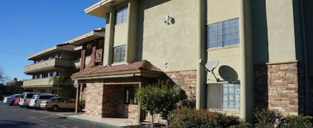 Executive Inn Hotel 4/35