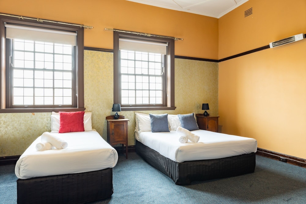 Strathfield Hotel 16/32