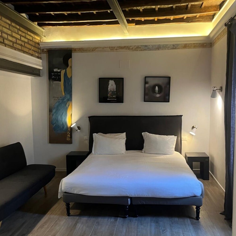 Giuturna Boutique Hotel 29/73