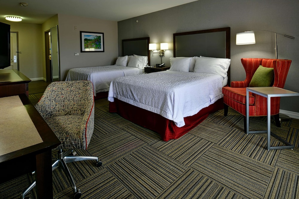 Hampton Inn & Suites Fredericksburg 10/34