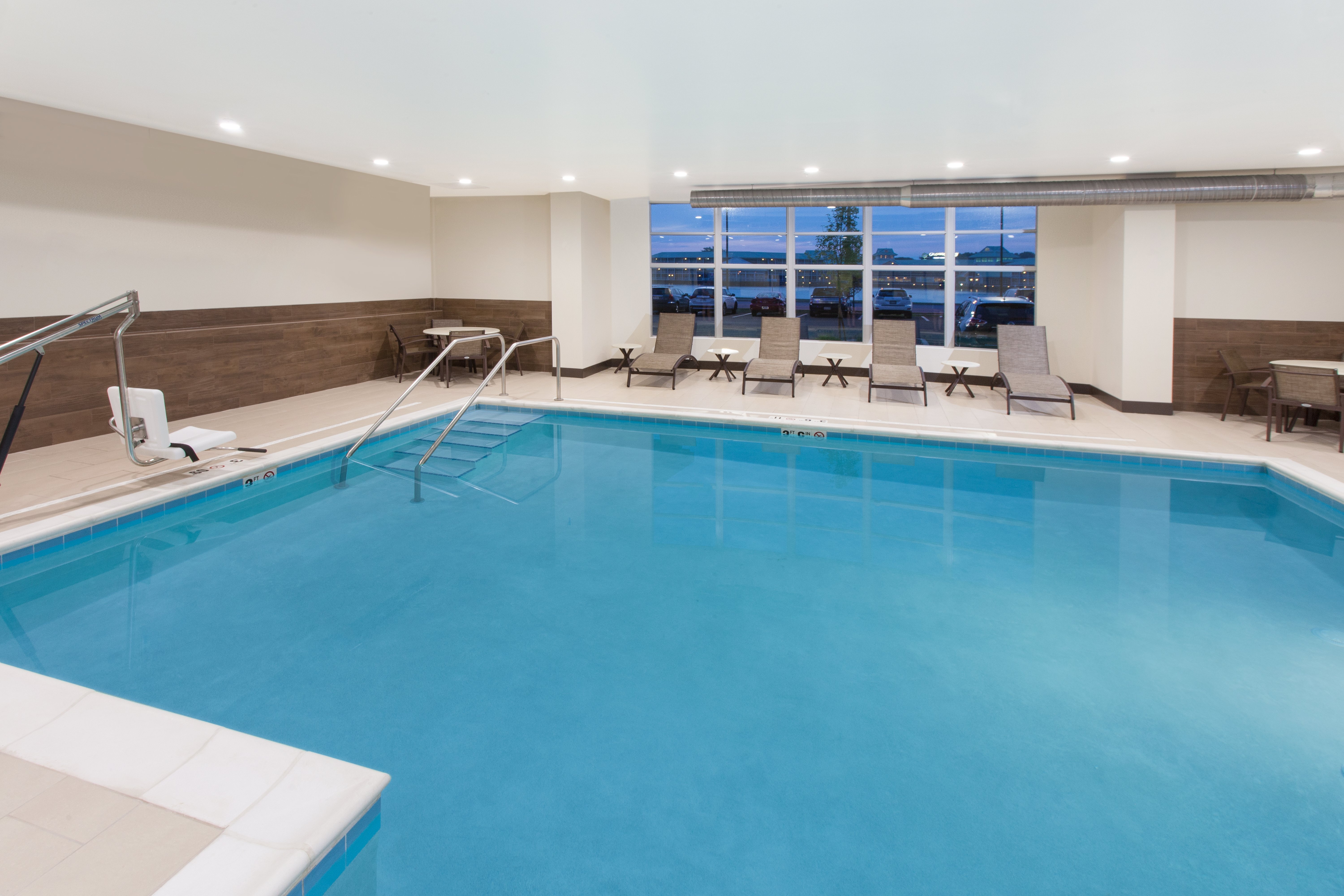 Holiday Inn Express Suites Sandusky 20/42