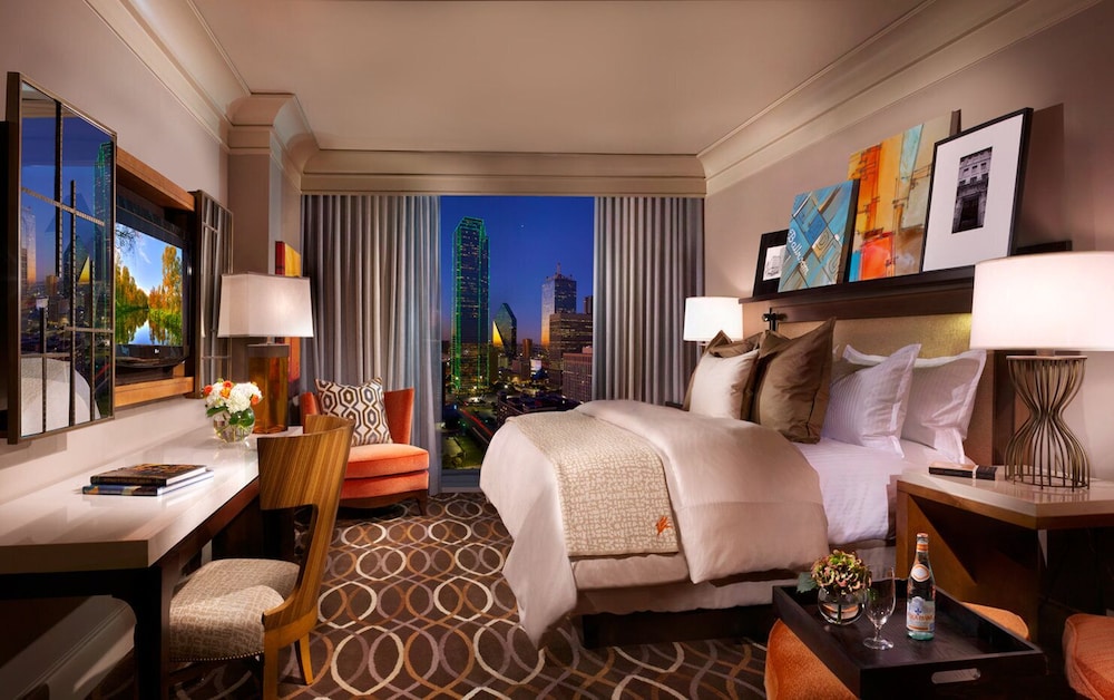 OMNI DALLAS HOTEL 29/92