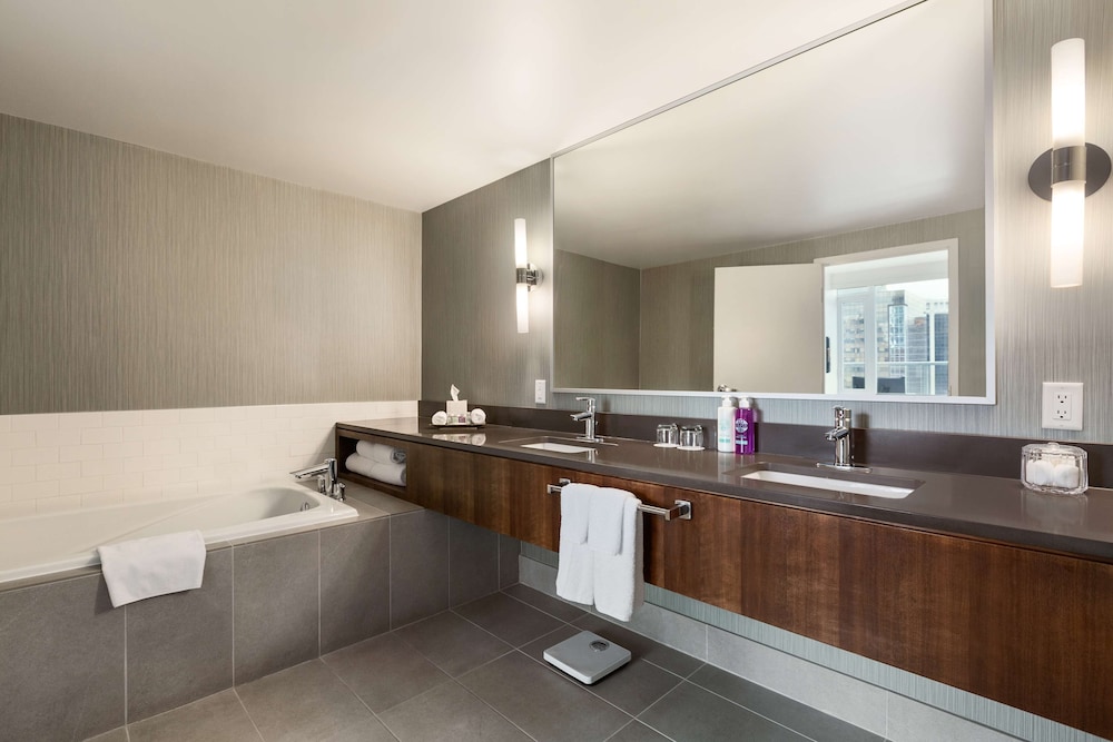 Coast Coal Harbour Hotel 6/64