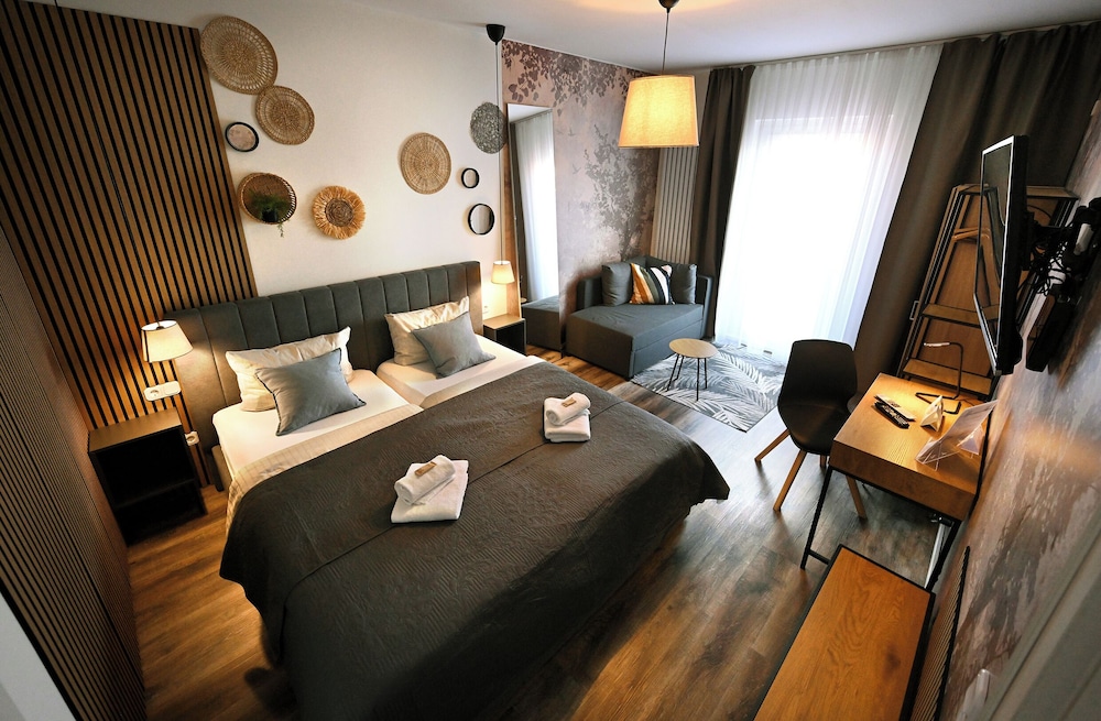 SUPERIOR, DOUBLE BED