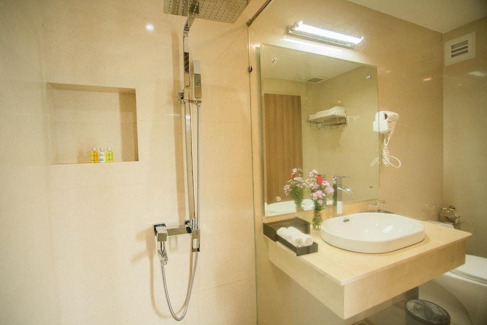 Orbit Hotel 50/50
