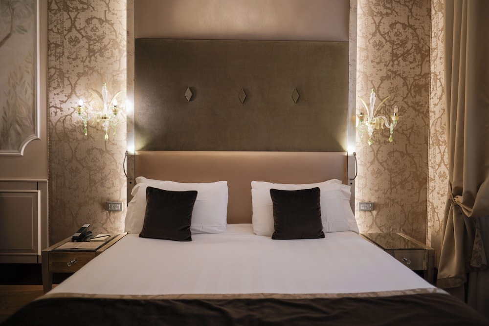 PREMIUM, KING BED, SOFA