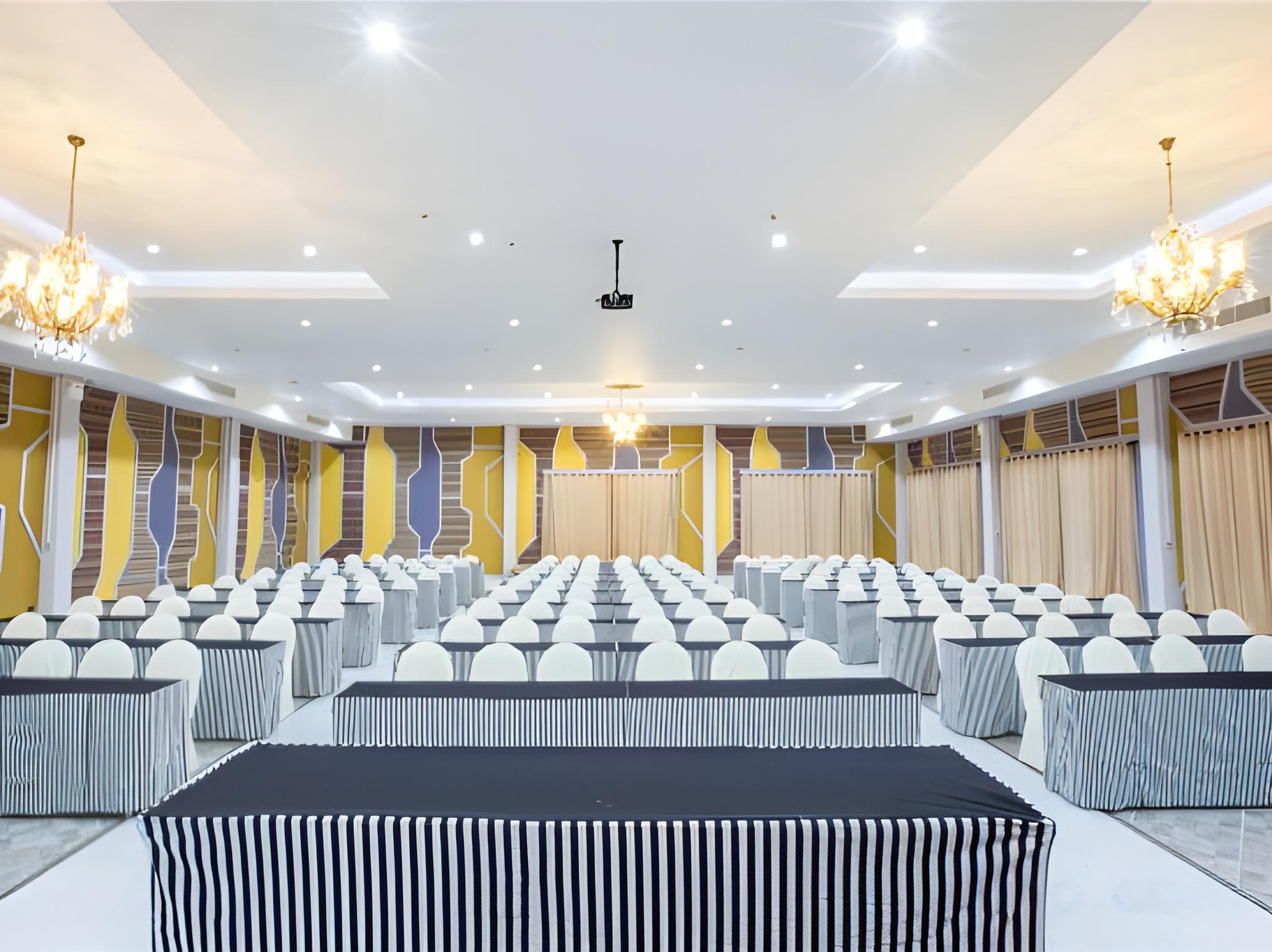 M Boutique Resort 42/52