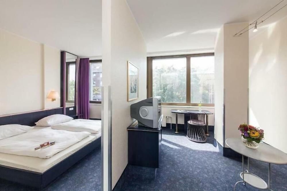 Hotel Mirage Neuss 11/78