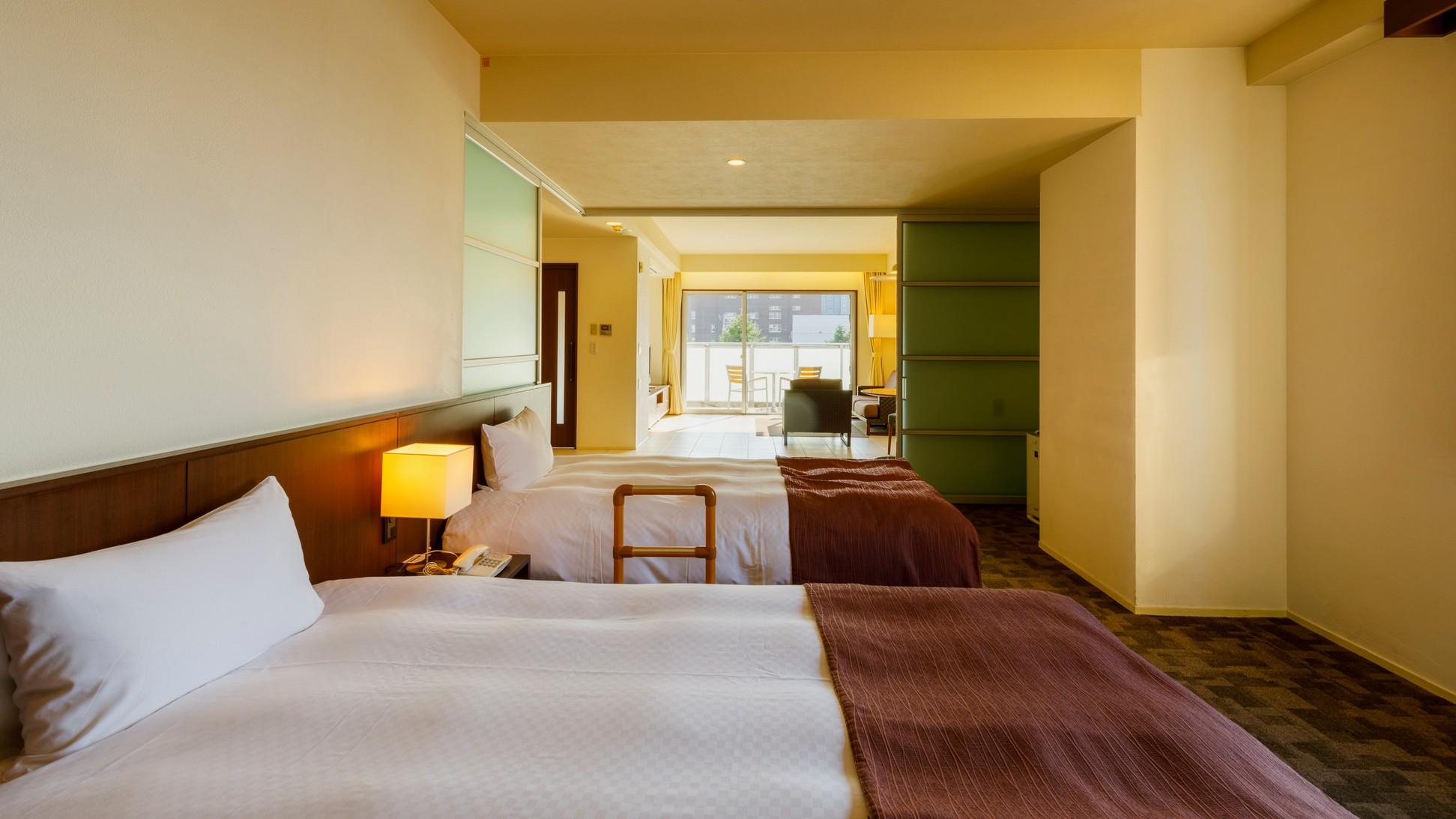Universal, Twin Beds