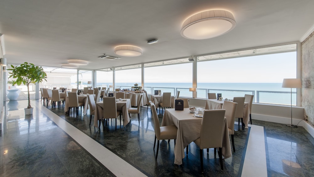 Esplanade Hotel 50/60