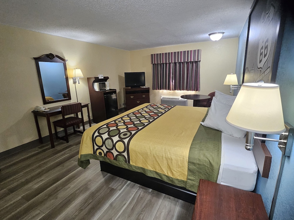 Super 8 By Wyndham Clinton 25/40