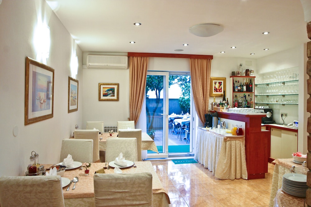Villa Midea 9/50