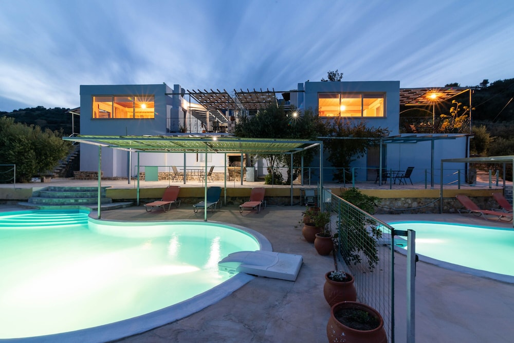 Sarakinas Residences [VR] 4/50