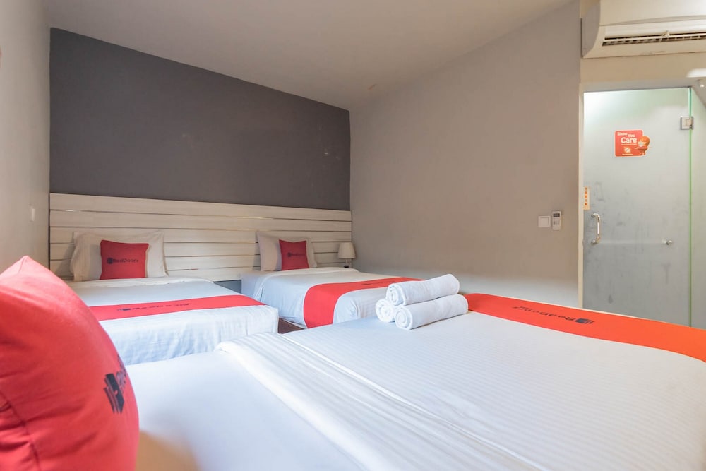 Reddoorz Plus Near Asia Afrika 3 36/54