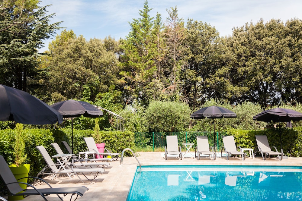 HOTEL LE PETIT MANOIR REST. LA TONNELLE 22/27