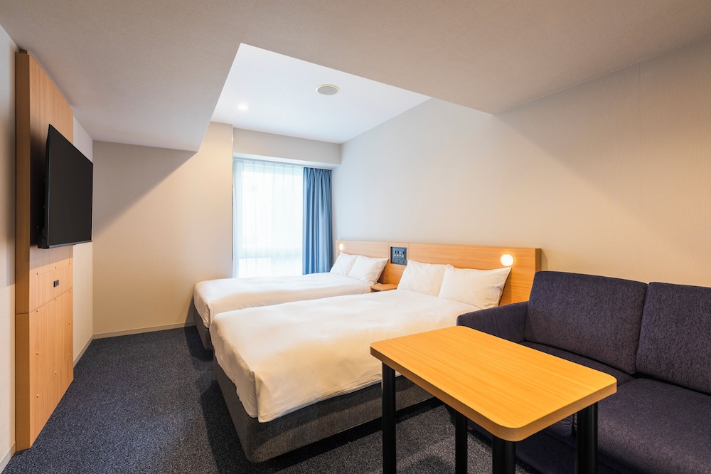 Universal, Twin Beds