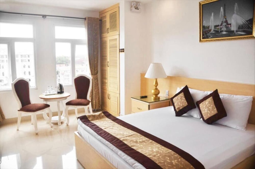 Tulip Hotel 2 29/66