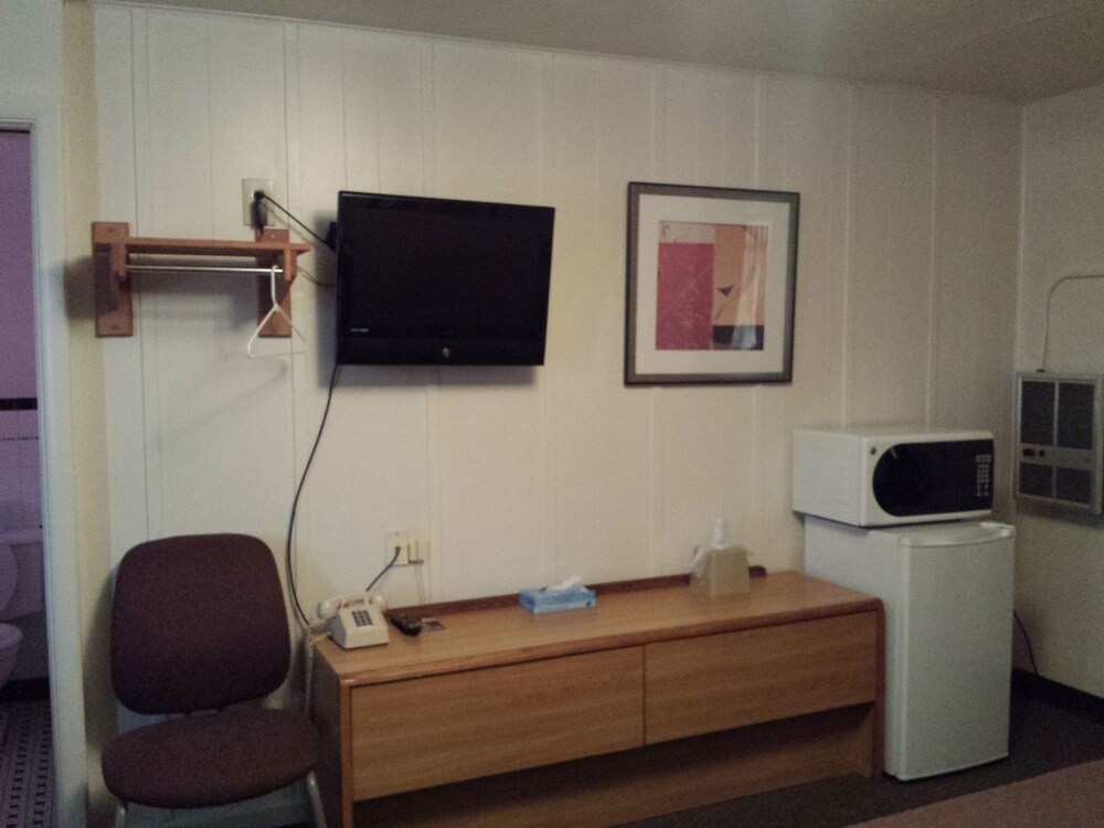 West Plains Motel 51/56