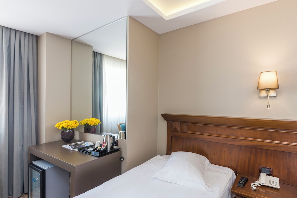 Semsan Hotel 33/66