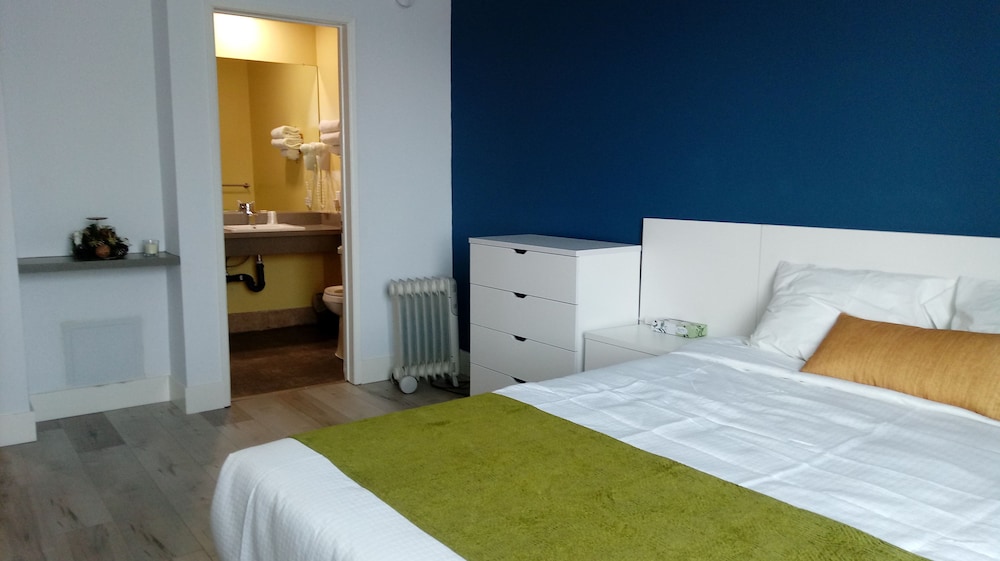 Hometel Suites 38/72
