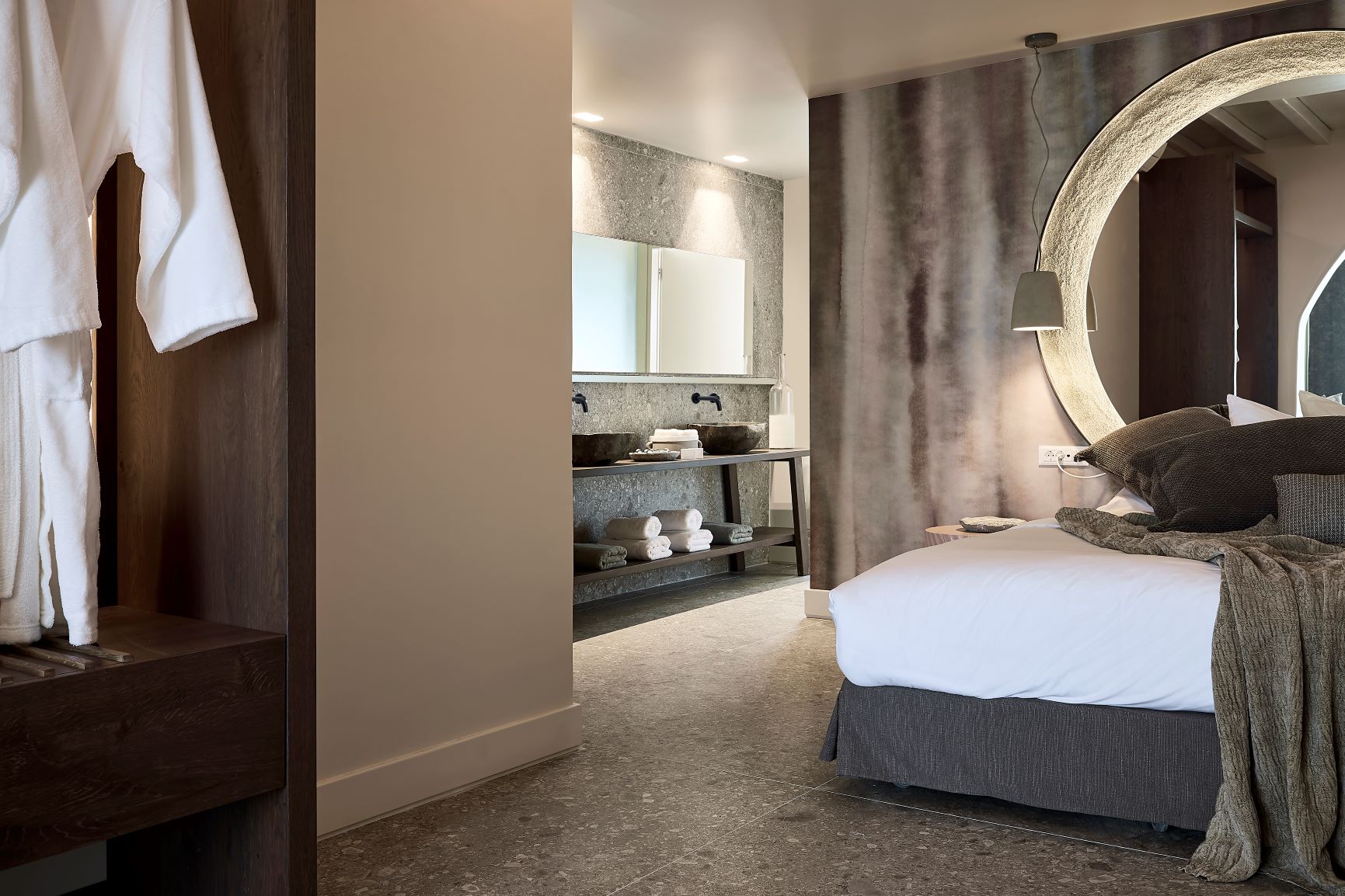 Elegant, Suite, Shared Pool